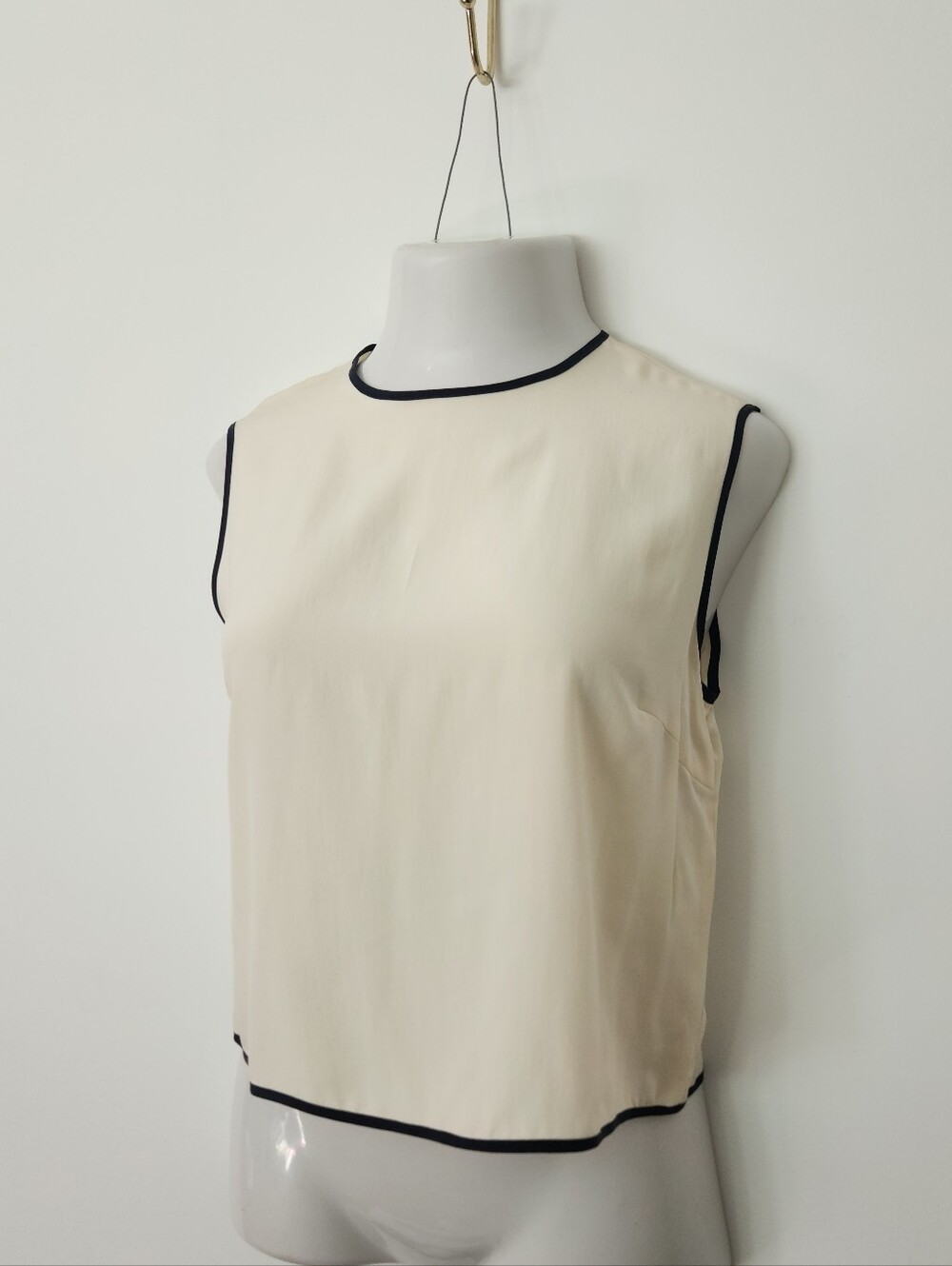VTG Anne Klein Ivory Silk Sleeveless Top 10